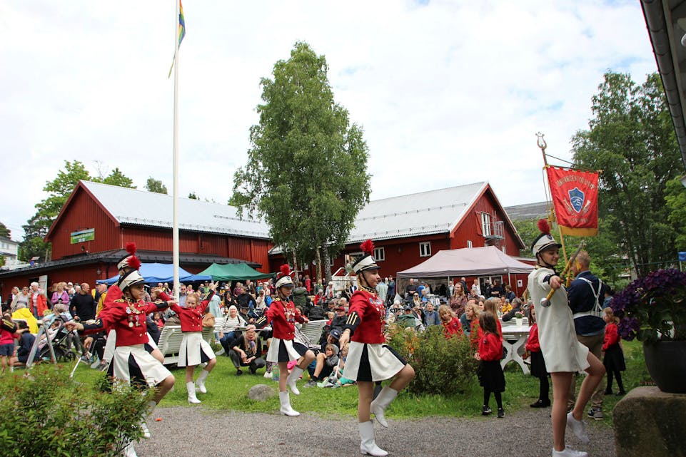 Sommer på Årvoll gård Foto: Martine Myhre