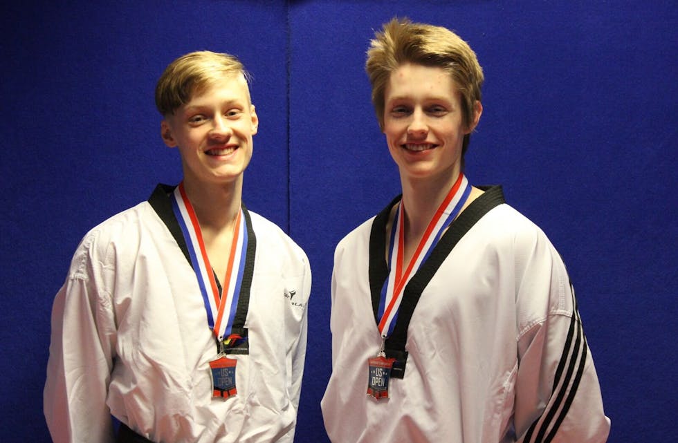SØLVGUTTER: Brødrene Viktor og John Asp tok hver sin sølvmedalje i US Open i Las Vegas. Foto: