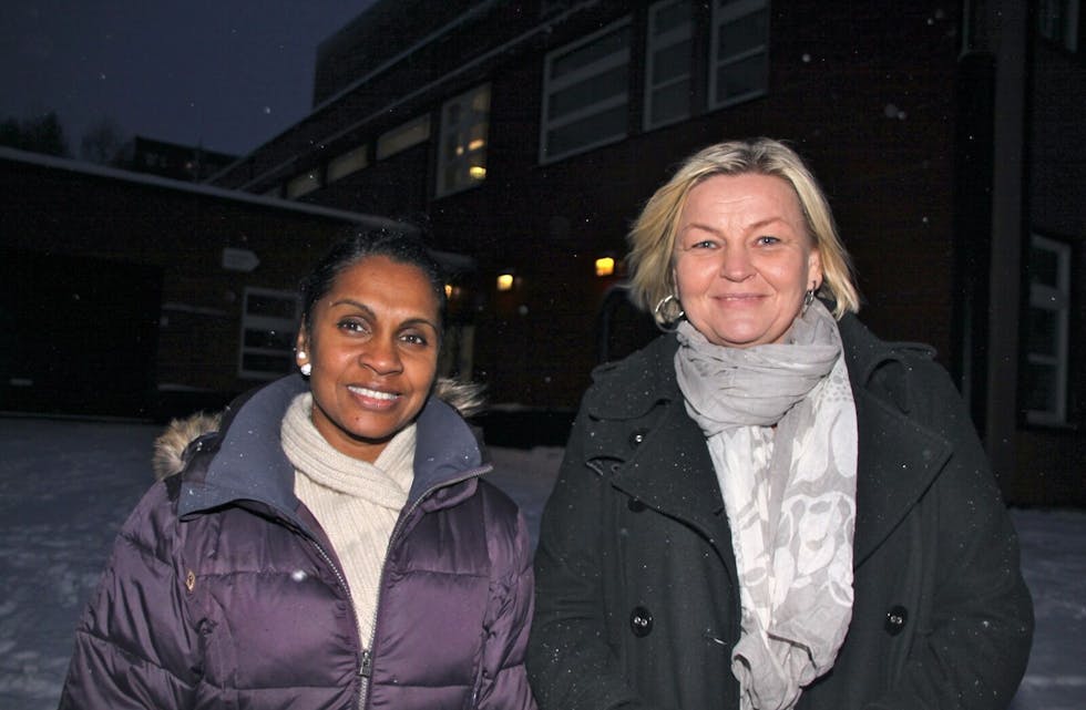 VIL HA MED FLERE: FAU-representantene Sunetra Krystad (f.v.) og Grete Høylo Larsen ved Ellingsrud skole håper voksne i området melder seg som frivillige nattravnere. Foto: