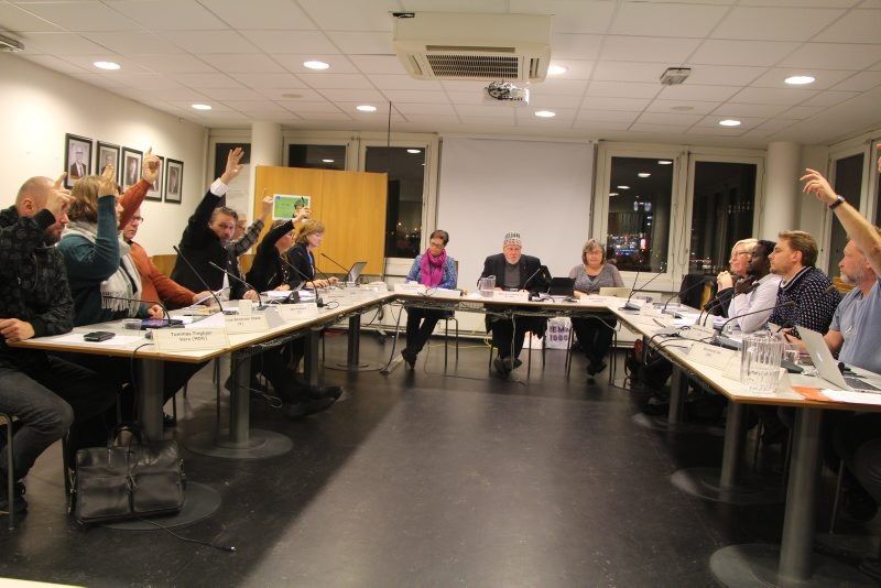 ALLE UNNTATT AP: Høyre, Venstre, Frp, MDG, SV og Rødt stilte seg bak miljø- og samferdselskomiteens (MOS) forslag om en ny prosess med konseptvalgutredning av Årvolldammen før den forprosjekteres. Dette ville ikke Ap være med på. Foto: