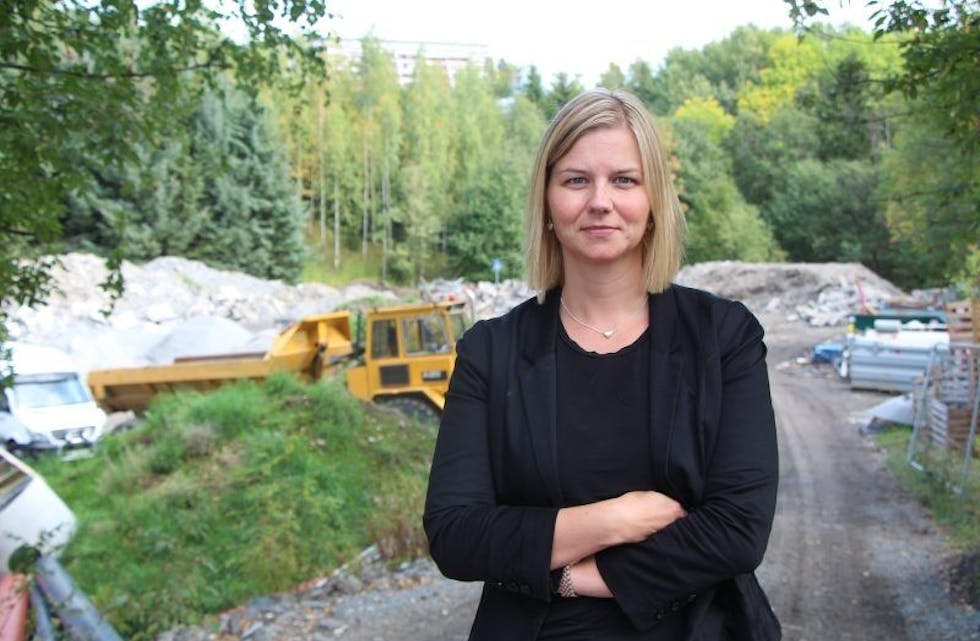 FORSLAG: Guri Melby (V) har sammen med KrF og Høyre fremmet et privatforslag om å forbedre støtteordningen til borettslag og sameier som ønsker å etablere ladestasjoner for elbil. De vil også innføre en rådgivingstjeneste. Foto: