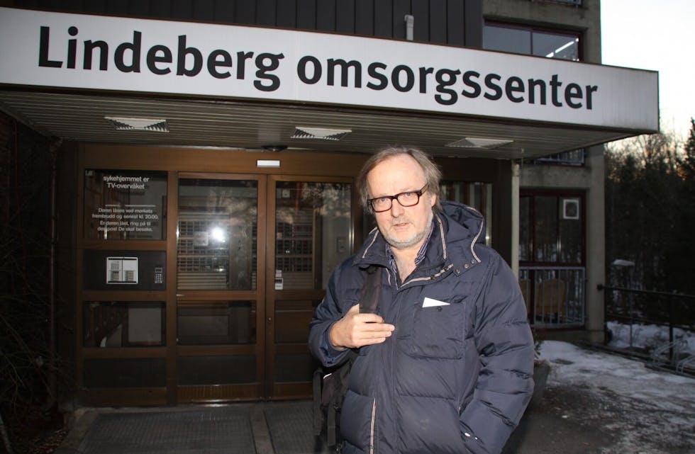 TRIST: Pårørende Erik Mathisen synes det er vemodig at tre aktivitørstillinger fjernes ved Lindeberg omsorgssenter. Foto: