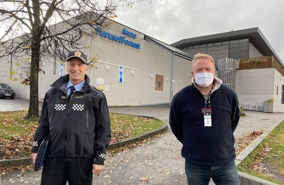 SAMARBEIDSFORUM: Roy Cato Einarsen (t.v.) og Leif Rosenkilde inviterer til Samarbeidsmøte for trossamfunn i Groruddalen onsdag 28. oktober. Møtet finner sted i Furuset Forum med svært begrenset adgang for publikum - men hele møtet sendes live på Facebook-sidene til Forebyggende Stovner og Akers Avis Groruddalen fra kl. 17.25. Foto: