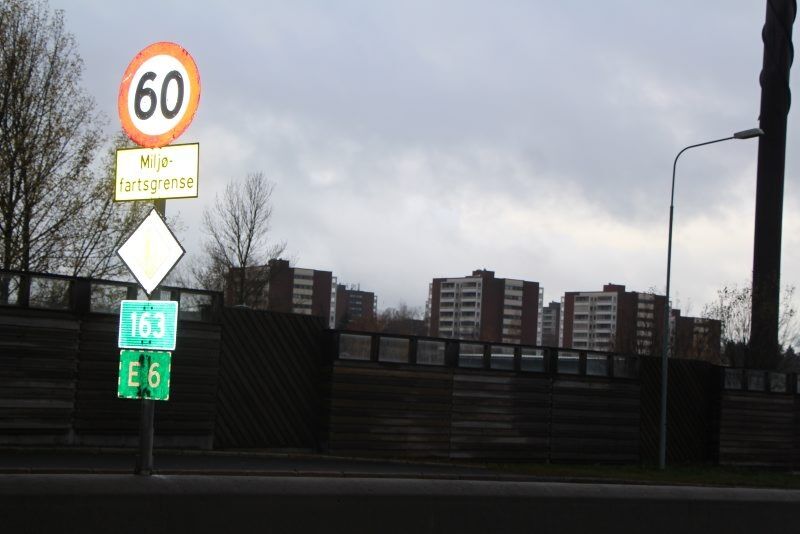 MILJØFARTSGRENSE: Statens vegvesen setter ned fartsgrensa på Østre Aker vei for første gang fra Øker til Stovnerkrysset. I vinterhalvåret skal grensa gå fra 80 km/t til 60 km/t. Foto: