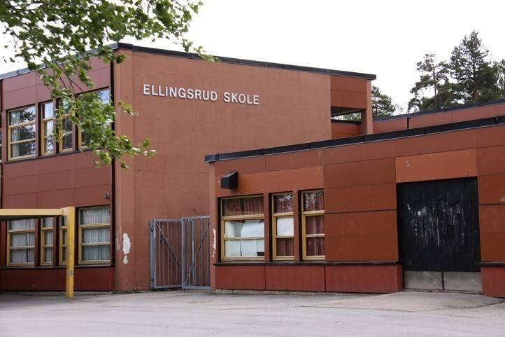 UTBEDRINGER I HØSTFERIEN: To av klasserommene ved Ellingsrud skole hadde så høy forekomst av muggsopp at bydelsoverlegen stengte dem på dagen. Foreldregruppa er bekymret for at utbedringen kan overse forekomst av mugg i krypkjeller og lignende. Foto: