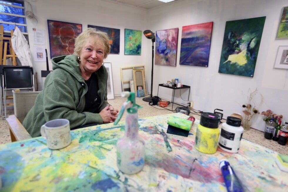 HJEMLIG ATELIER: Inger Margrethe Eriksen har sitt eget atelier – Bjerke Atelier – som ligger i underetasjen til Outlet på Årvoll senter – hvor hun for øvrig har bolig på toppen av sentret. Foto: