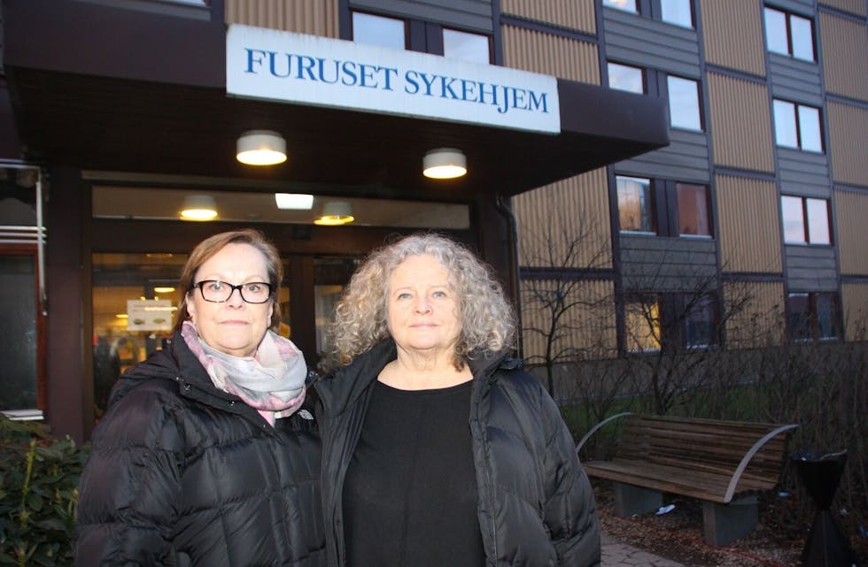 BLIR PROVOSERT: Pårørende Rita Weiby og Mette Kosstad har vanskeligheter med å tro på at det ikke er etterspørsel etter sykehjemsplasser, og sier «ja, takk» til både sykehjem og hjemmetjeneste. Foto: