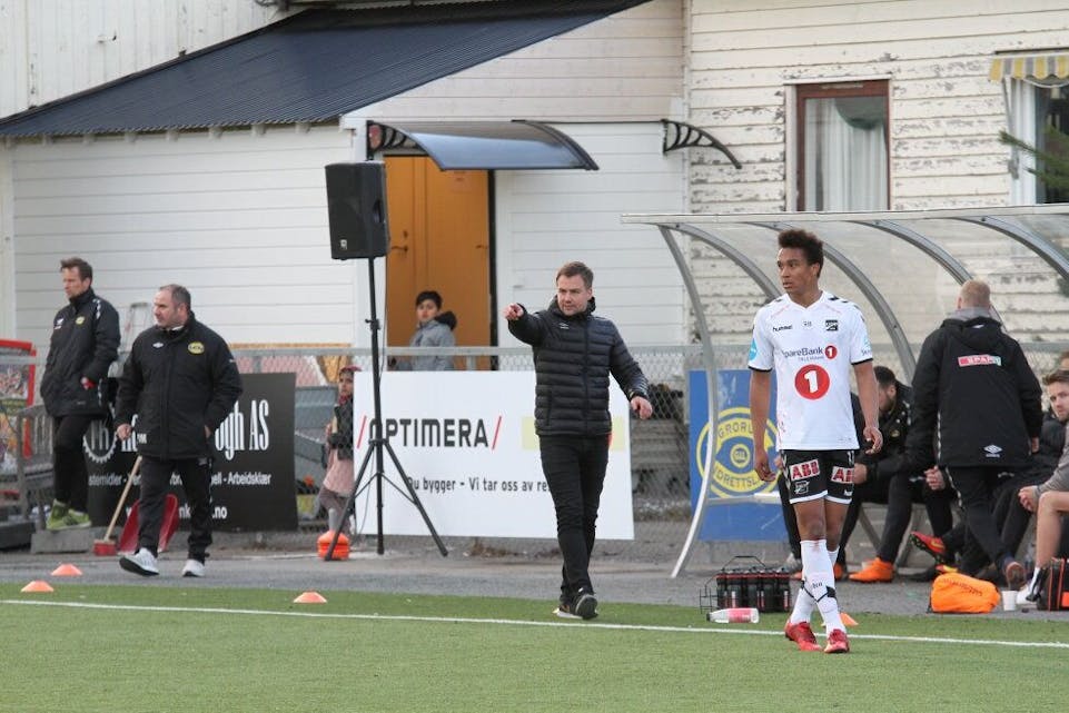 NY PRIS: Grorud-trener Eirik Kjønø ble kåret til årets unge trener for andre året på rad da Norsk Fotballtrenerforening i helgen kåret landets beste trenere. Foto:
