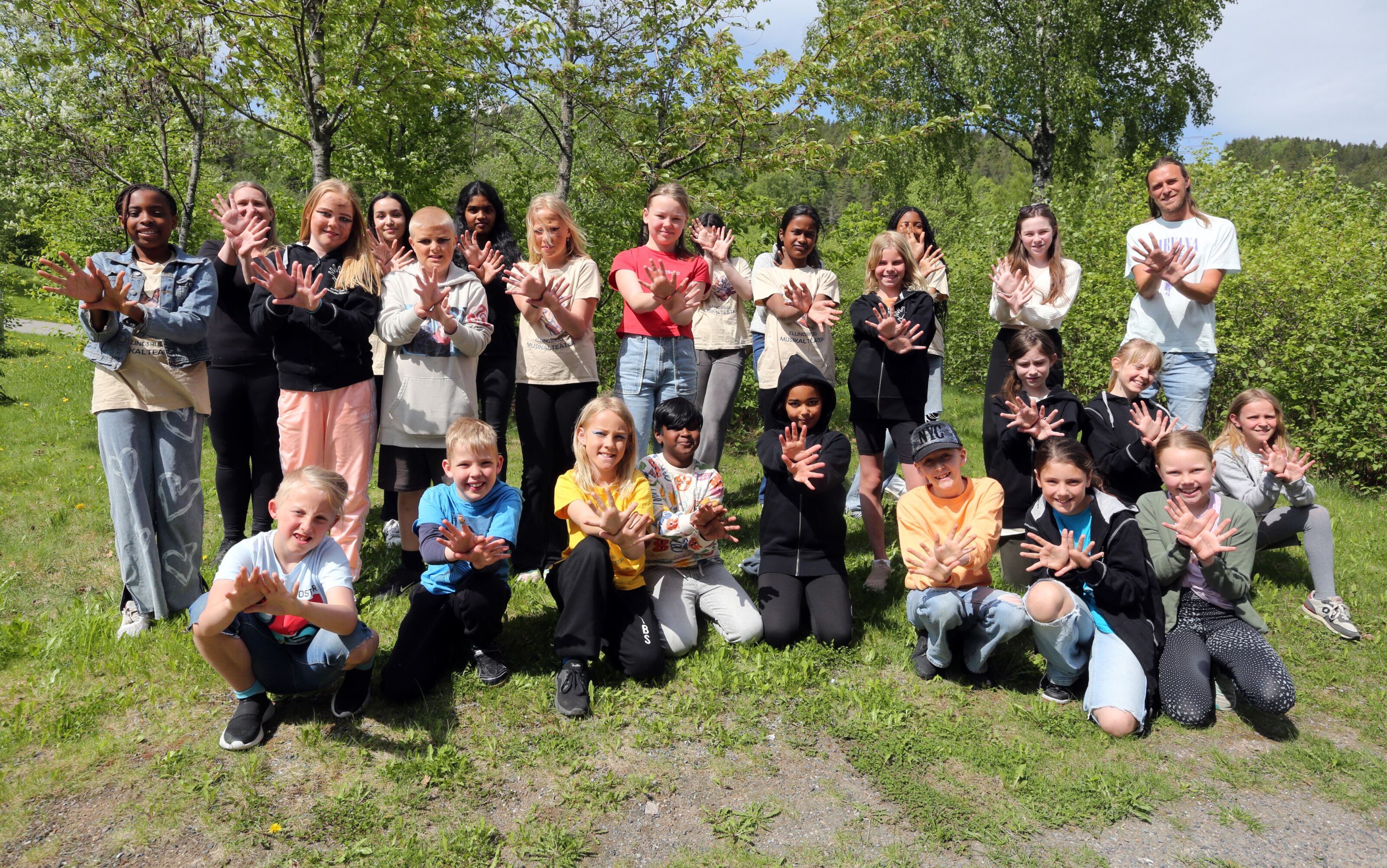 Alle de talentfulle skuespillerne som skal inntre scenen om en knapp uke! Foto: Rolf E. Wulff