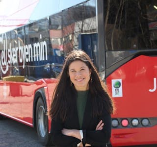 NULLUTSLIPP - STEG FOR STEG: Miljø- og samferdelsbyråd Lan Marie Berg gleder seg over at busstilbudet i Oslo nå tok et langt steg mot nullutlippsmålet. Foto: