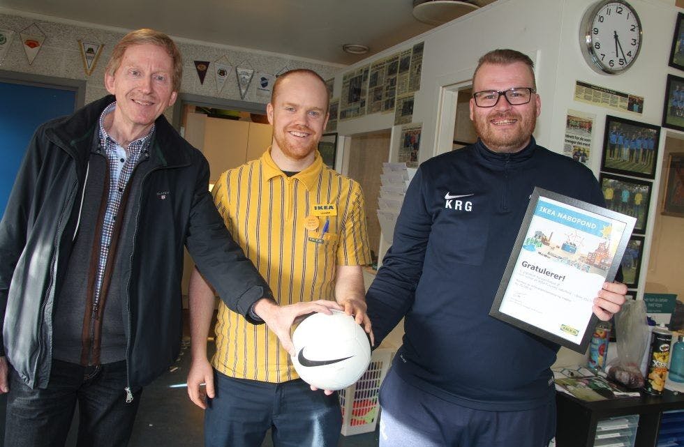 NYTT KJØKKEN: Eller fra året før, da Furuset IF Fotball ble overrasket med et nytt kjøkken, så spillerne endelig kunne få litt ordentlig mat. Foto: