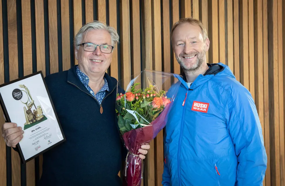 HEDRET: Dag Endal ble overrasket av Kjetil André Aamodt (Foto: Karl Filip Singdahlsen). Foto: