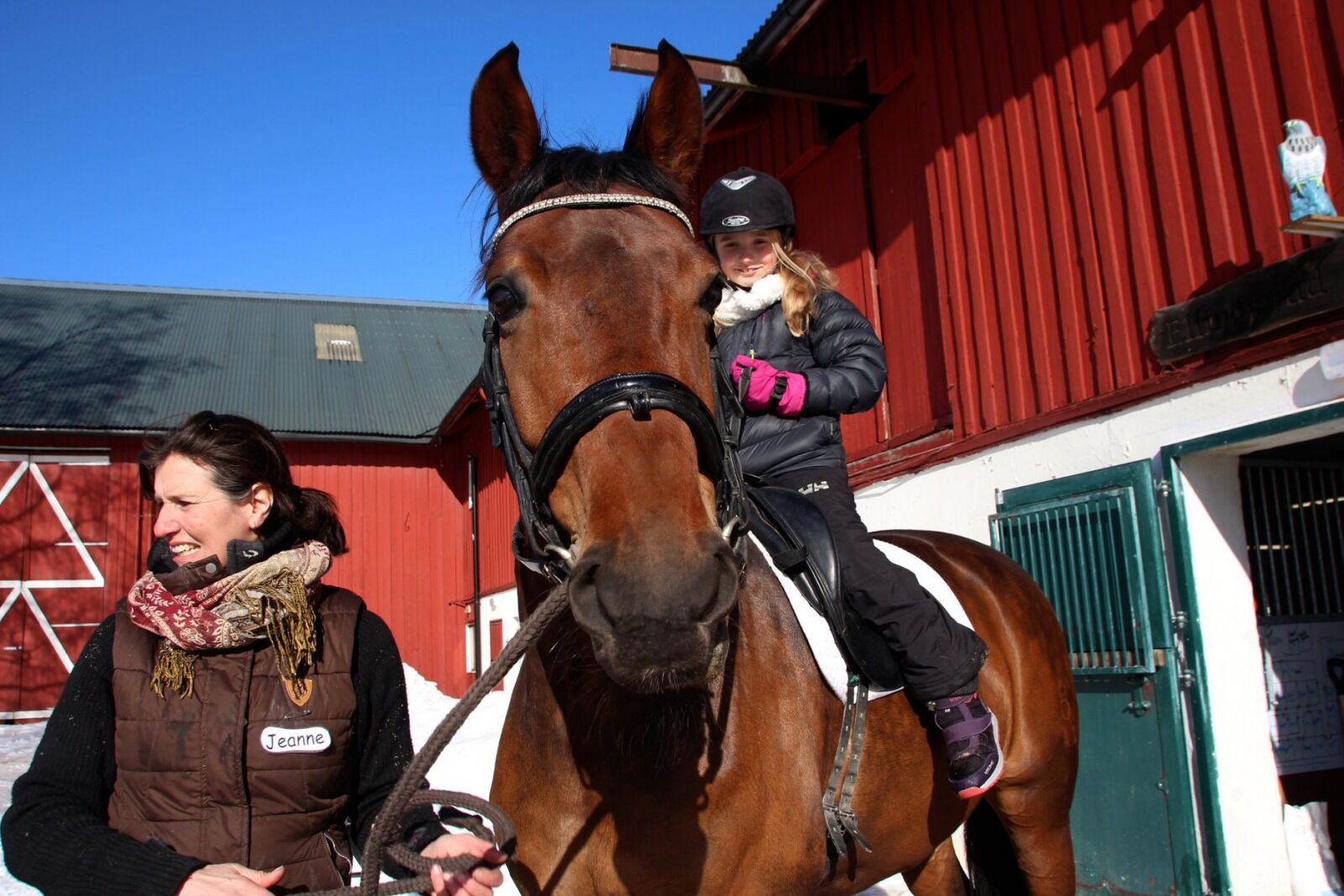 PÅ HESTERYGGEN: En ridetur hører med når man først er på hestegruppa. Foto:
