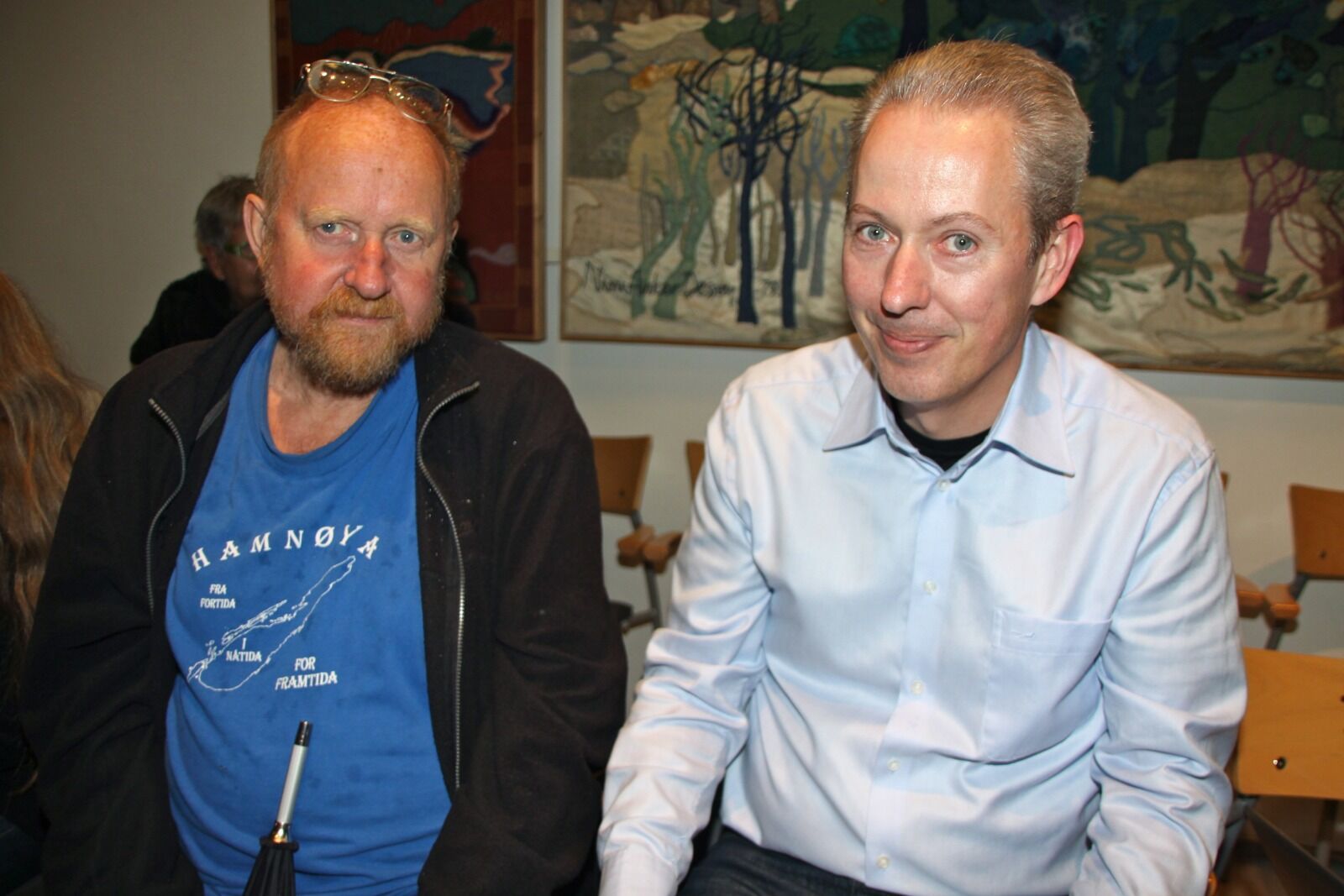 UTENFOR BU: Finn Dyrkorn (t.h.) hadde som Stovner MDGs førstekandidat til Stovner bydelsutvalg håpet på fast plass. Nå er det fire år til neste sjanse. Her sitter han med tidligere leder i Stovner MDG, Fredrik Arentz, under åpen halvtime i Stovner BU. Foto: