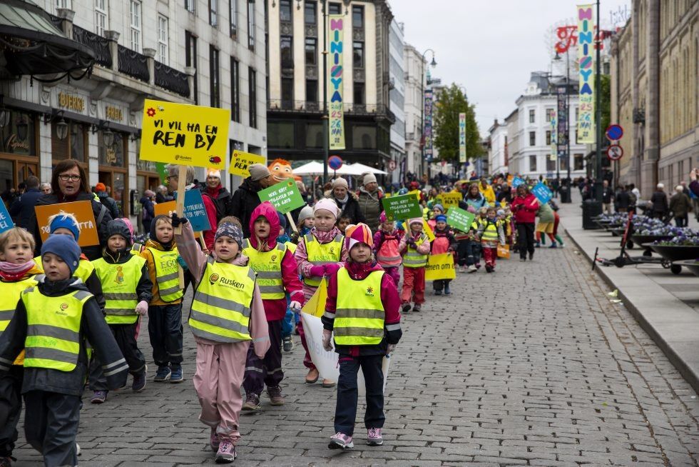 RUSKEN-TOG: Barn fra barnehager i hele Oslo gikk samlet til «Ruskenbyen» i Spikersuppa sist mandag. Aktiviteter og underholdning står for tur fram til lørdag. Foto: Rusken