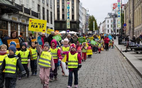RUSKEN-TOG: Barn fra barnehager i hele Oslo gikk samlet til «Ruskenbyen» i Spikersuppa sist mandag. Aktiviteter og underholdning står for tur fram til lørdag. Foto: Rusken
