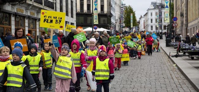 RUSKEN-TOG: Barn fra barnehager i hele Oslo gikk samlet til «Ruskenbyen» i Spikersuppa sist mandag. Aktiviteter og underholdning står for tur fram til lørdag. Foto: Rusken