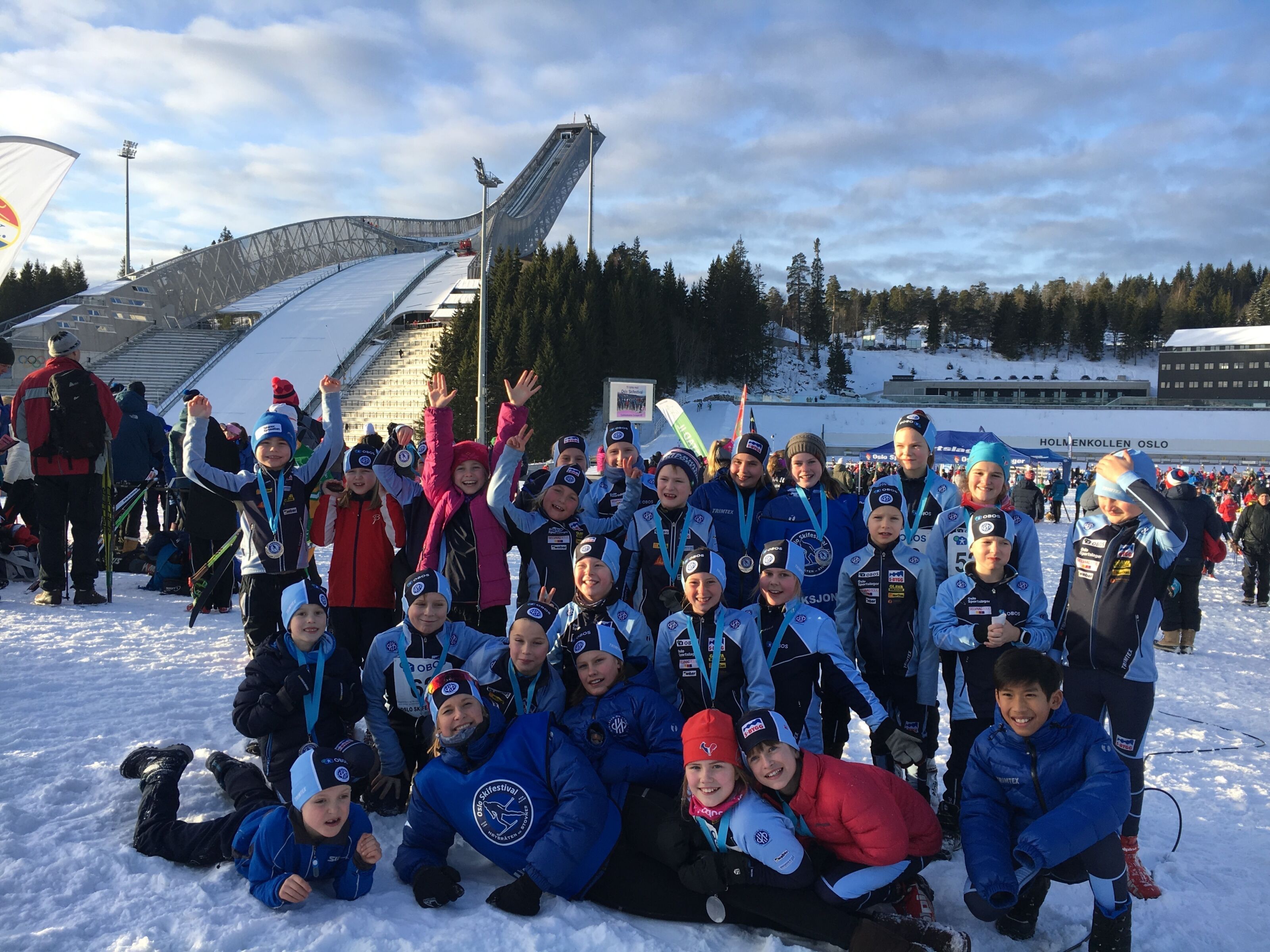 MANGE GLEDER SEG: Ivrige skiløpere fra Høybråten og Stovner langrenn gleder seg til igjen å kunne gå OBOS Oslo Skifestival i Holmenkollen. Her fra arrangementet i 2020. Foto: