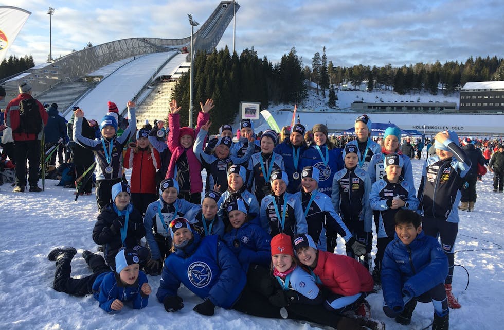 MANGE GLEDER SEG: Ivrige skiløpere fra Høybråten og Stovner langrenn gleder seg til igjen å kunne gå OBOS Oslo Skifestival i Holmenkollen. Her fra arrangementet i 2020. Foto: