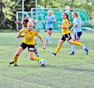 AU REVOIR: Anja Sønstevold sier farvel til norsk toppfotball og setter snuta mot Frankrike hvor fotballkarrieren nå skal fortsette. Foto: Kay Grue Thorsen