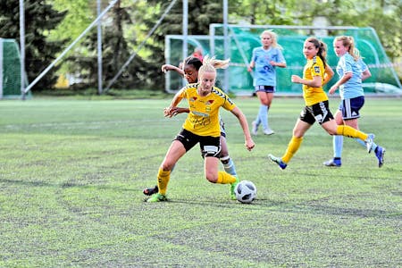 AU REVOIR: Anja Sønstevold sier farvel til norsk toppfotball og setter snuta mot Frankrike hvor fotballkarrieren nå skal fortsette. Foto: Kay Grue Thorsen