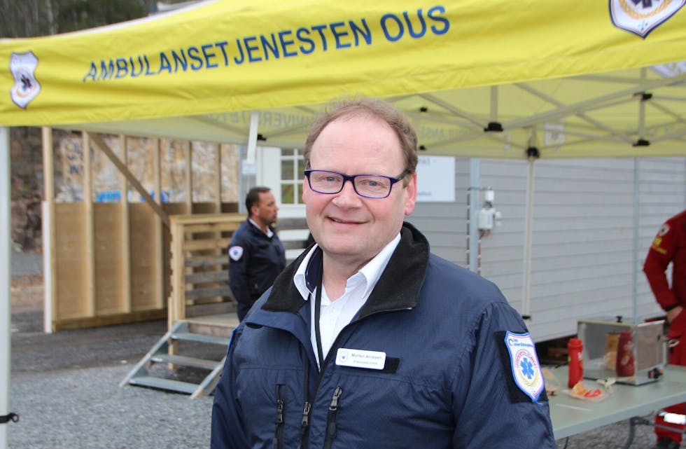 FEIRER NY BASE: Stasjonsleder Morten Arnesen på Brobekk er veldig fornøyd med at ambulansepersonalet nå har fått bedre fasiliteter, og ikke minst at tjenesten er styrket. Foto: