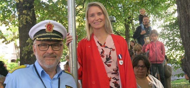 HELMAKS: Både Bydel Gamle Oslos BU-leder Line Oma og politimester Sverre Sjøvold syntes det var all grunn til å smile. Foto: