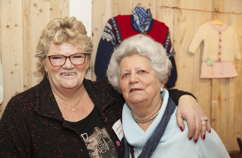 KAMPERT SAMMEN: Ellen Thijn og Gerd Jøndal har sammen vært en del av Årvoll gård i 20 år. Ellen Thijn er kultur- og frvillighetsansvarlig på Årvoll gård og leder julemarkedet.. Foto: