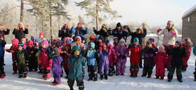SANG FOR BARNEHAGEN: Barna i Lia barnehage hadde flere sanger på lur under den offisielle åpningen. Foto:
