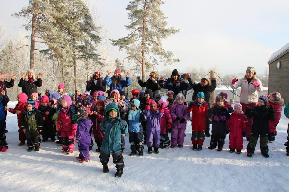 SANG FOR BARNEHAGEN: Barna i Lia barnehage hadde flere sanger på lur under den offisielle åpningen. Foto:
