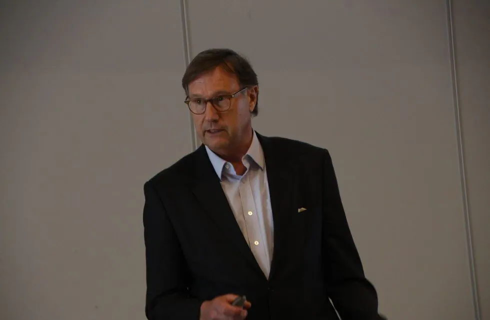 UTLEIEREN: Esben Svalastog fra Selvaag Realkapital redegjorde for utleie- og seniorboligene. Foto: