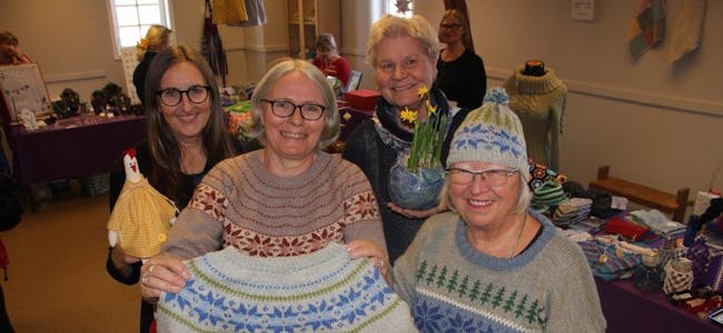 EGEN GENSER: Kari Jarrett, Bente Faustino, Kari Lund Ellingsen og Anne Marit Udahl (t.h.) er alle veldig spente på hva fremtiden har å si om Groruddals-genseren. Foto: