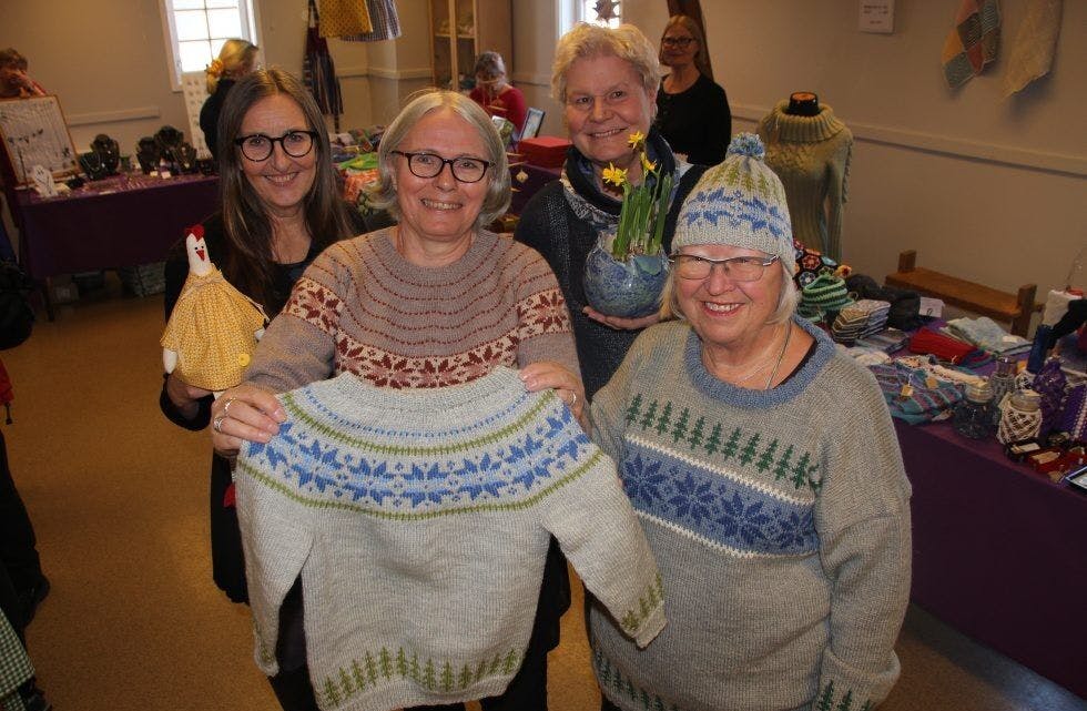 EGEN GENSER: Kari Jarrett, Bente Faustino, Kari Lund Ellingsen og Anne Marit Udahl (t.h.) er alle veldig spente på hva fremtiden har å si om Groruddals-genseren. Foto: