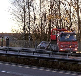 Bilen kjørte ut ved avkjøringen til Kalbakken på Trondheimsveien morgenen fredag 10. november. Foto: