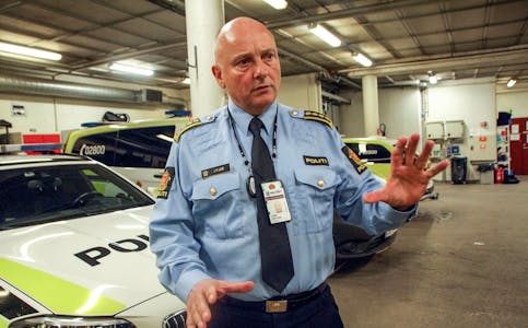 TAS PÅ STØRSTE ALVOR: John Roger Lund sier politiet setter inn alle nødvendige ressurser for å oppklare skyteepisodene og å forhindre nye. Samtidig understreker han at befolkninga i Groruddalen ikke trenger å gå rundt å føle seg utrygge. Foto: Ørjan Brage