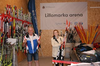 STORE MULIGHETER I LILLOMARKA: Gudbrand Bakke (t.v.) og Mathilde Tybring-Gjedde (H) gleder seg til å se hvordan årets skisesong i Lillomarka vil arte seg. Foto: