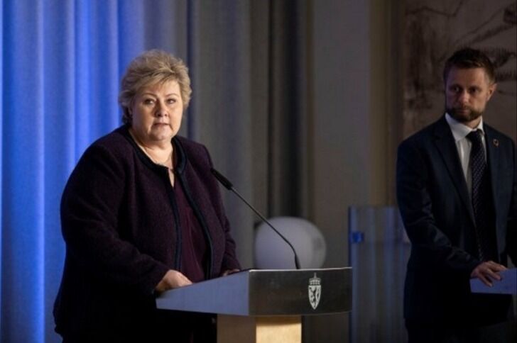 MER DUGNAD: Solberg-regjeringen og FHI anbefaler alle å laste ned appen for at sistnevnte raskere kan få oversikt over korona-smitten. Her fra en tidligere pressekonferanse. (Foto: Arbeids- og sosialdepartementet) Foto:
