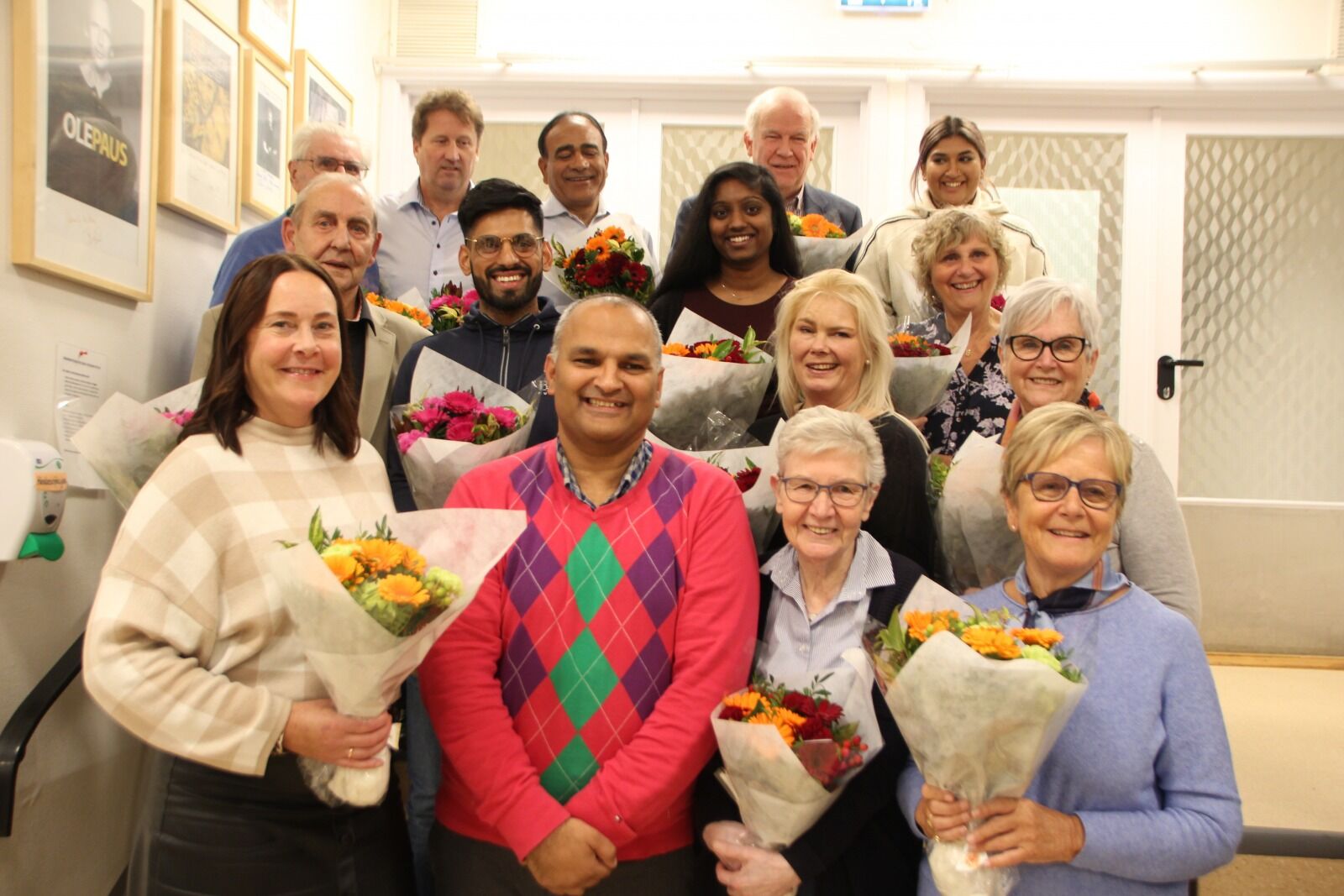 SISTE MØTE: Anette Trondal Olsen (Ap, foran t.v.), Rashid Nawaz (Ap), Grete Andberg (Ap), Brit Axelsen (Ap), Ingelin Kristin Nord (H), Vera Vendsbo (H), Bjørn Hallme (Ap), Awais Aslam (Ap), Akilina Wimalarsan (Ap), Britt Lindhart (Ap), Thor Henriksen (H), Jan Arild Linja (Frp), Ombir Upadhyay (Frp), Tore Ludt (SV) og Maria Nawaz (Ap).  Foto: