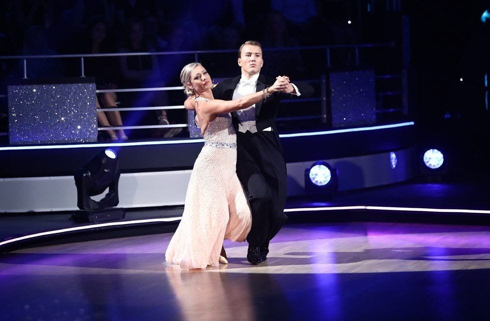 KLAR FOR TANGO: På lørdag skal Grunde Myhrer danse tango med sin dansepartner Ewa Trela, før fellesdansen byr på jive. (Foto: TV2) Foto: