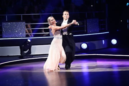 KLAR FOR TANGO: På lørdag skal Grunde Myhrer danse tango med sin dansepartner Ewa Trela, før fellesdansen byr på jive. (Foto: TV2) Foto: