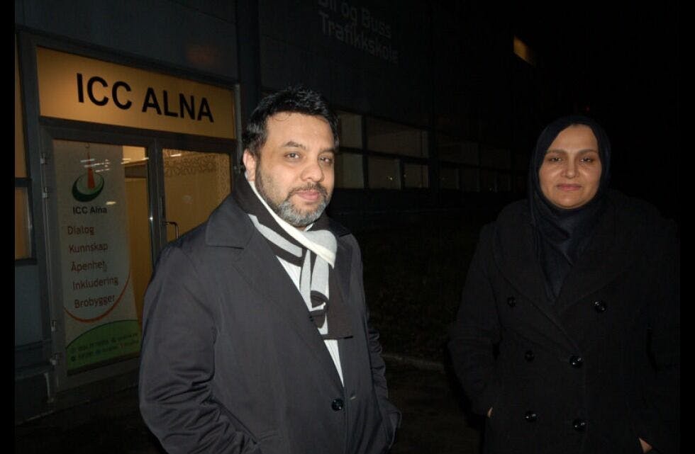 I LEDELSEN: Arshad Jamil (til venstre) er nestleder i Islamic Cultural Centre og Almas Ali er leder i den nyåpnede moskeen som har inngang fra Tvetenveien på Haugerud senter. Foto:
