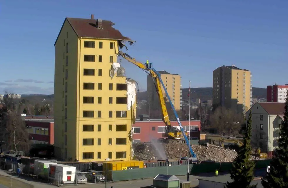 BORTE VEKK: Dette var det gamle bygget i Øivinds vei 2, som ble jevnet med jorden våren 2016. (Foto: Oslo kommune) Foto: