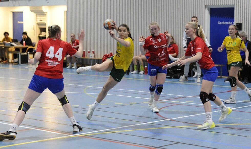 GIR IKKE OPP: Veronika Kastrati nekter  gi opp dr¿mmen om avansement til sluttspillet, selv om det n ser m¿rkt ut. Foto:
