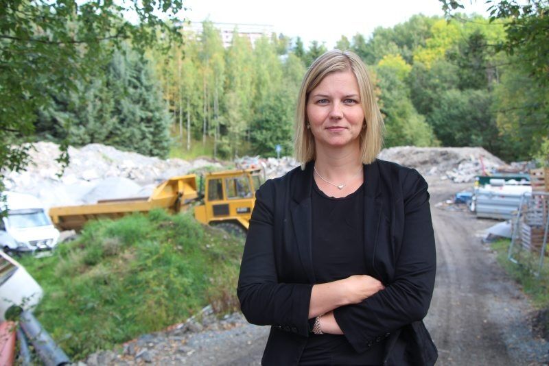 BESTEMT: Guri Melby (V) forklarer at hun la inn størrelse på badet på Stovner i bademeldingen hun la fram da hun var byråd, og at bassenget skulle være 50x25 meter. Foto:
