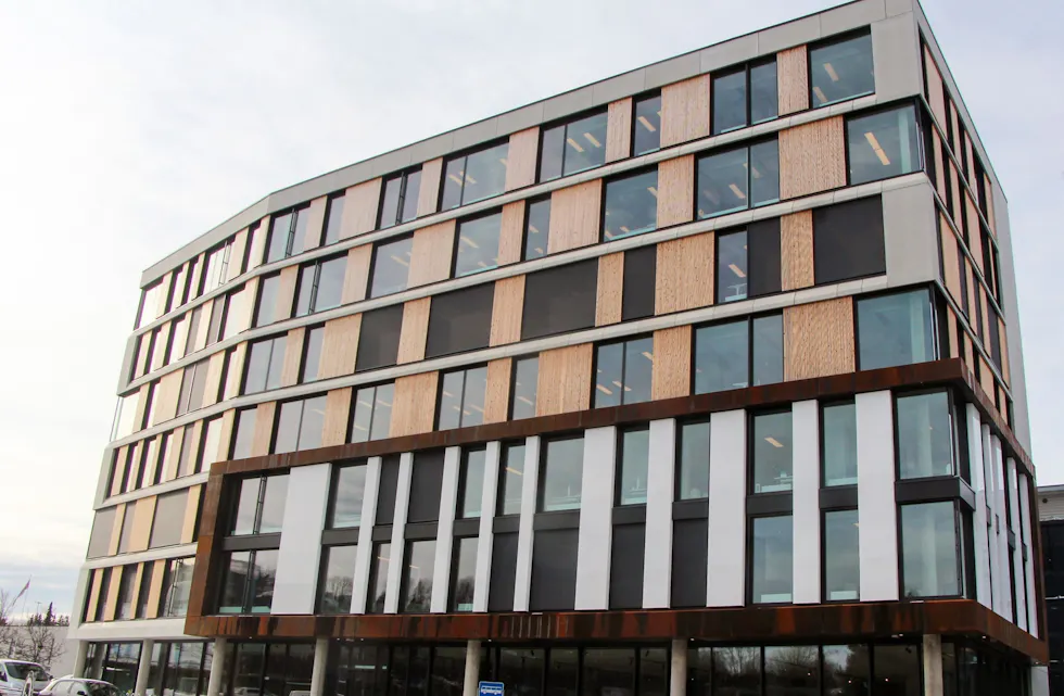 Første etasje er selve hjertet i bydelshuset - og det vi kaller innbyggertorget. Her skal du møte hvis du har en avtale med bydelen eller har spørsmål om tjenester og tilbud. Foto: Akers Avis Groruddalen