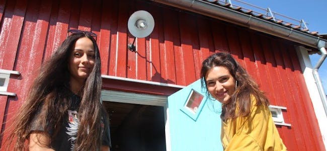 NYTT KONSEPT: Killa Michelle og Andrea Espinosa Østberg står bak Økobua som er i Stabburet på Årvoll gård. Foto:
