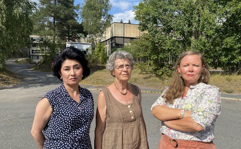 Shahla Sultani (t.v.) og Mari Rise Knutsen er representanter for Rødt i Grorud bydelsutvalg, Maren Rismyhr (midten) er representant for Rødt i Oslo bystyre. Foto: