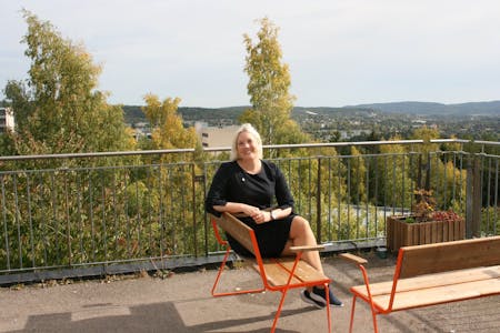 MÅ VÆRE TILPASNINGSDYKTIGE: Aina Stenersen (FrP) mener at koronaen viser at man må være tilpasningsdyktige og finne nye løsninger i eldreomsorgen. Foto: