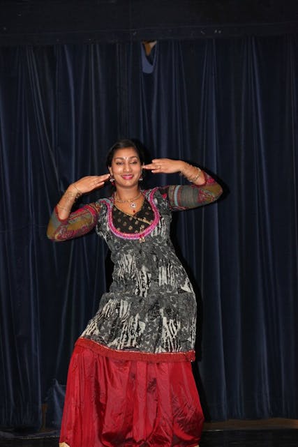 EKSOTISK: Her er det Addchayi som danser tamilsk dans. Foto: