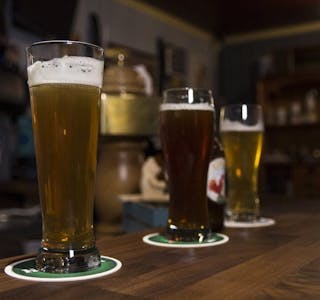 LETTER PÅ TRYKKET: Førstkommende onsdag åpner ølkranene i Oslo igjen - på steder med matservering. <br/>